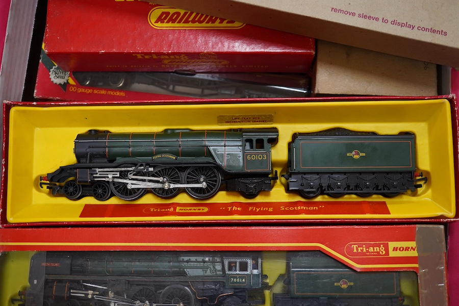 Nineteen boxed Tri-ang Railways, Tri-ang Hornby, etc. 00 gauge railway items, including six locomotives; a Flying Scotsman, two Britannia Class locomotives, a Princess Royal Class locomotive, a Class 3MT, and an LMS 0-6-